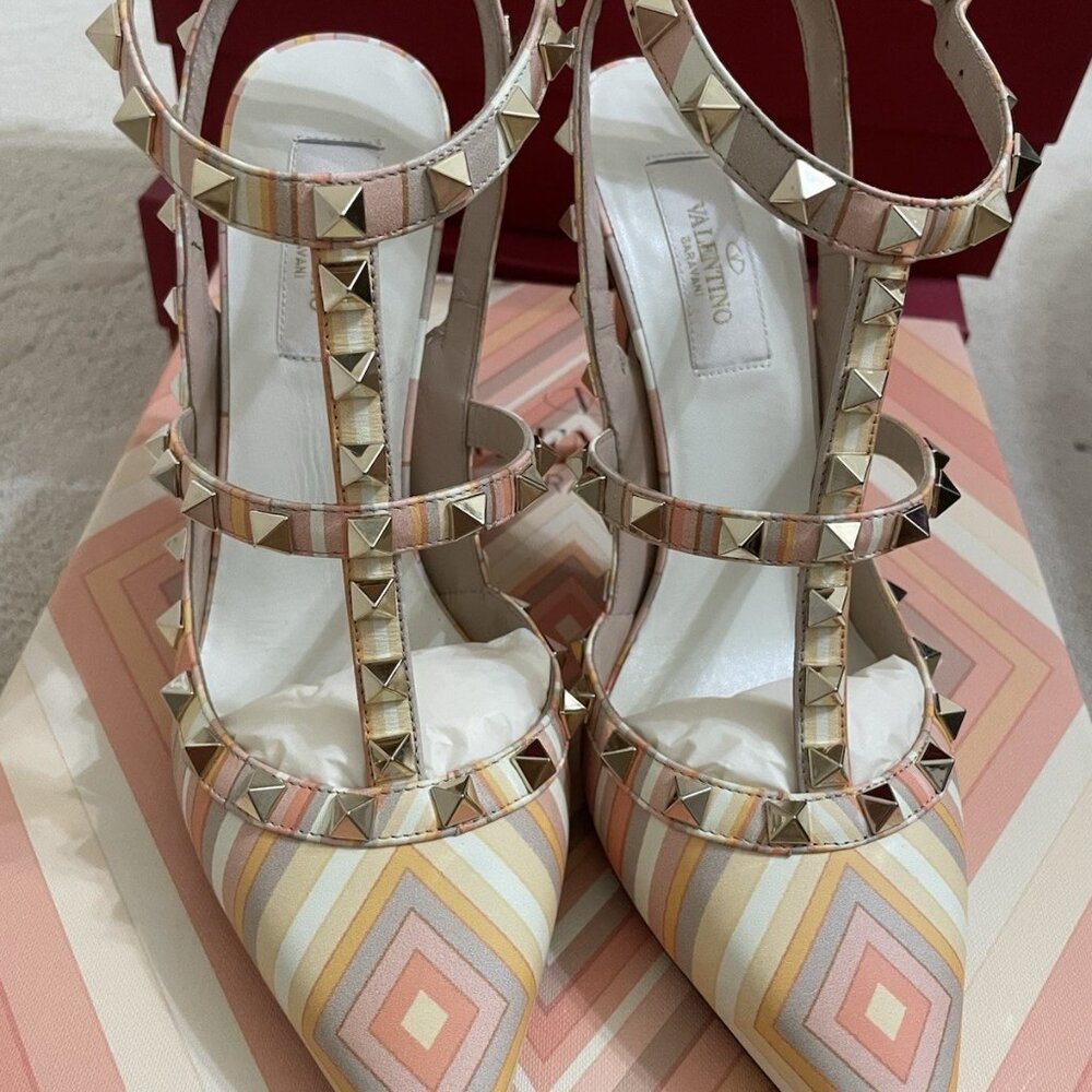 Valentino Garavani Rockstud Ankle Strap Pump - Picture 2 of 7